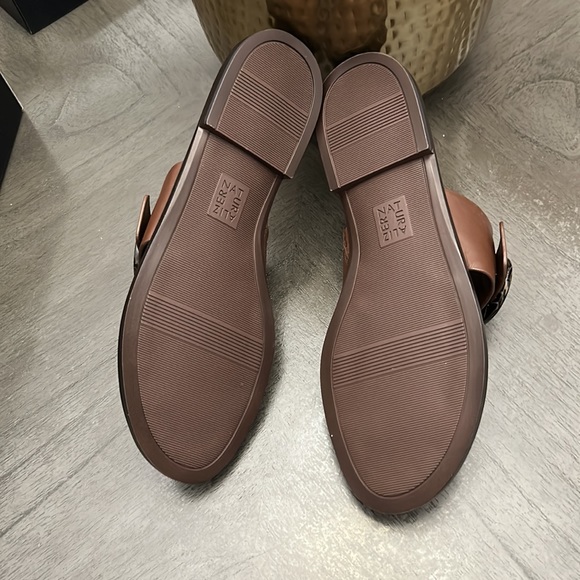 Naturalizer Finola Leather Buckle Detail Toe Loop Thong Sandals - Picture 3 of 11